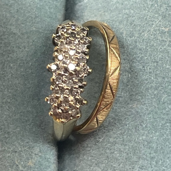 Jewelry - 10k gold ring set with genuine diamonds cluster ring can be wedding ring size 6